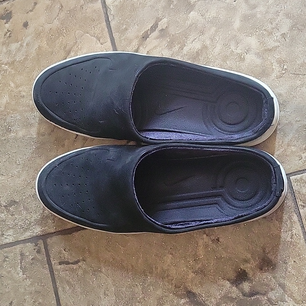 Black nike mules